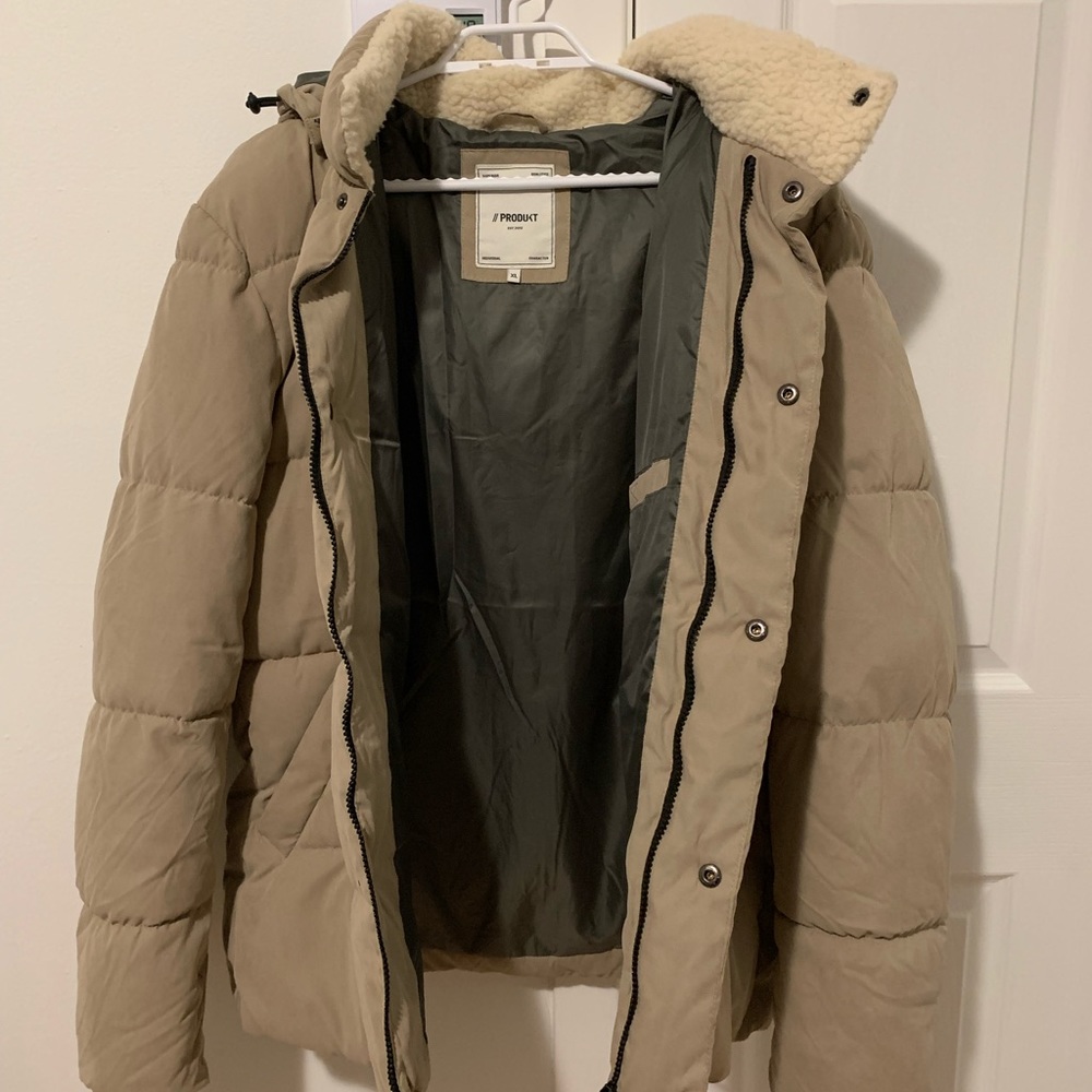 I’m selling this winter coat from the brand PRODUKT.